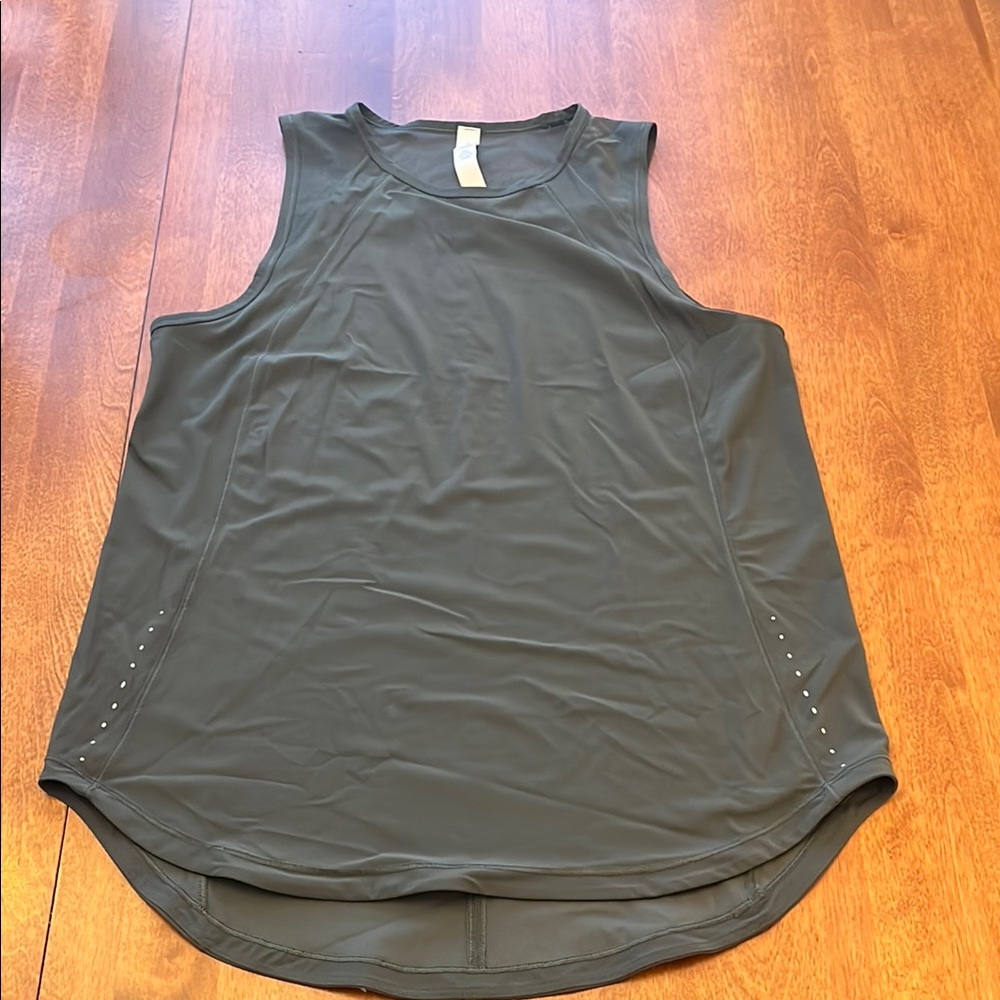 Lululemon women’s army green work out tank